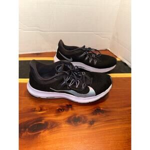 Women’s Nike athletic shoes size 7